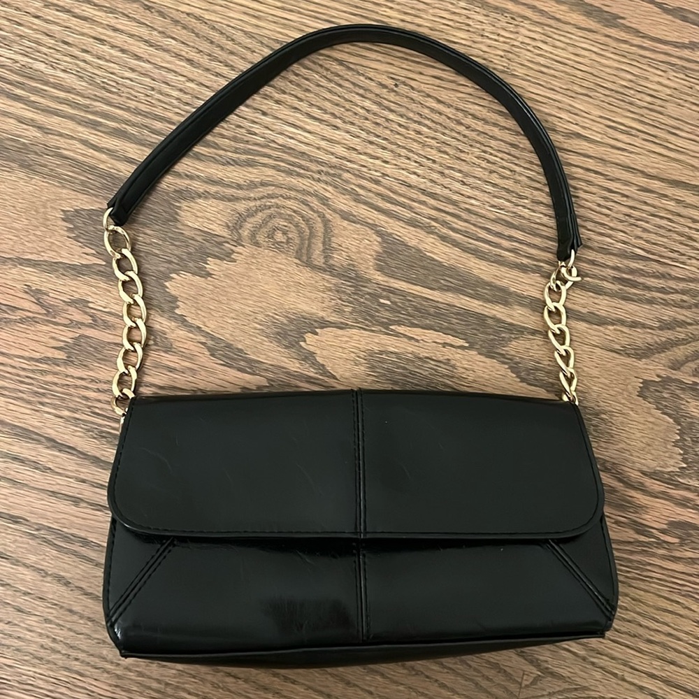 Black shoulder bag
